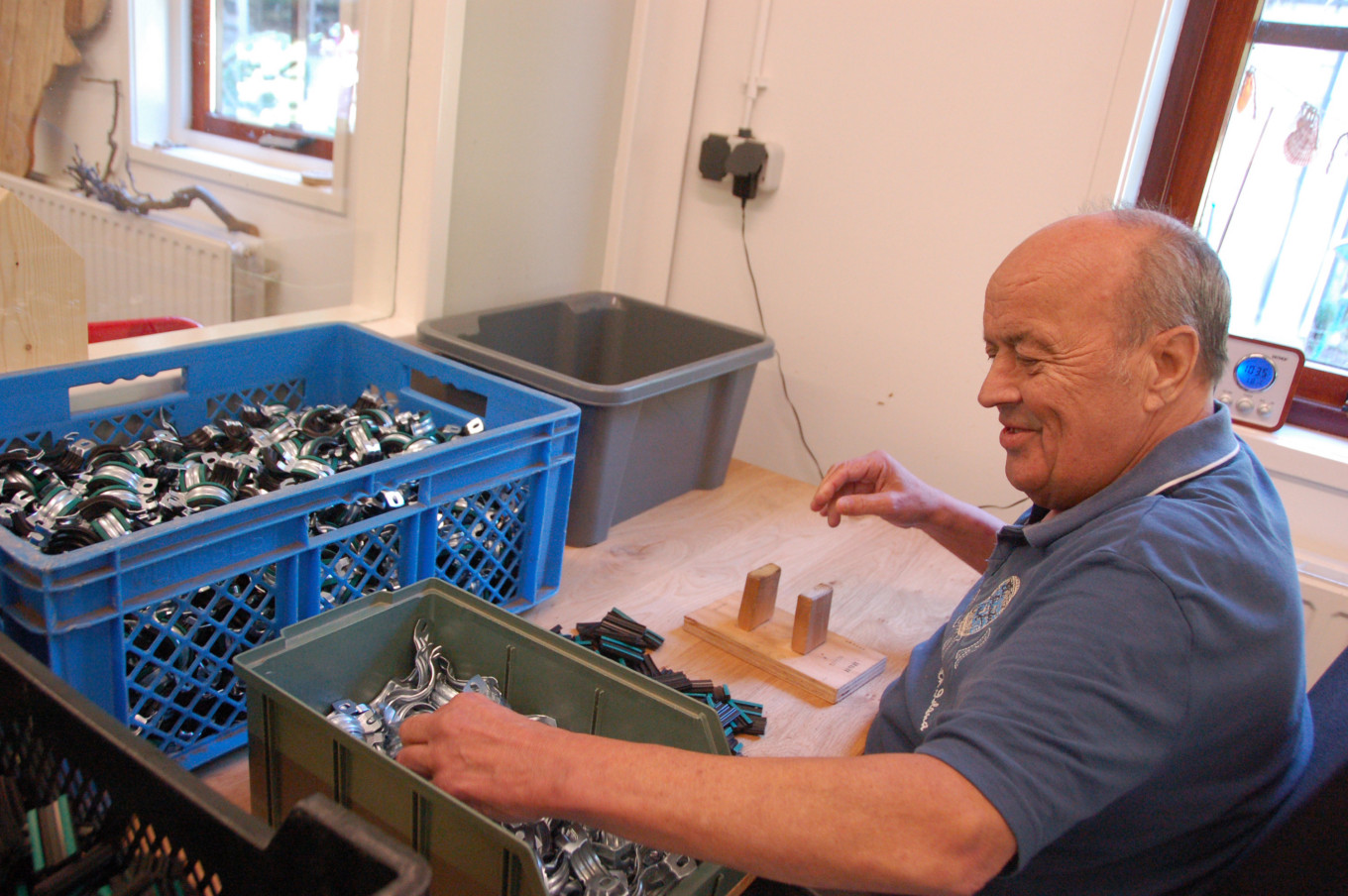 Bij 50|50 zetten deelnemers beugels in elkaar, dit noemen we 50|50 Packaging 