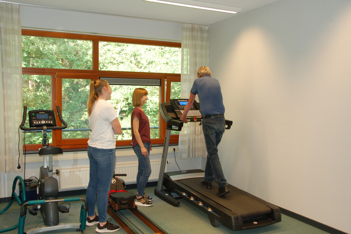 De fitnessruimte voor onder ander fysiotherapie 